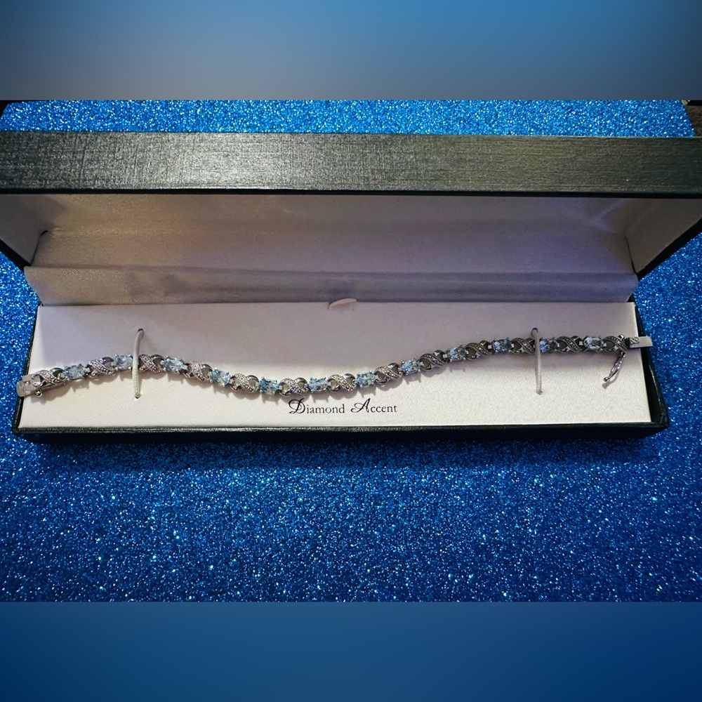 Diamond Accent✨ Silver and Blue💙Diamond Accent Tennis Bracelet